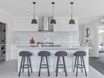 Modern Comfort & Central - Cul de sac Living!