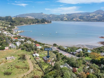 Your Broad Bay hideaway