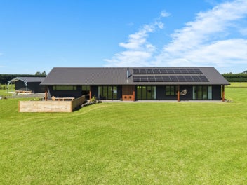 A refined home, dream workshop, the ultimate