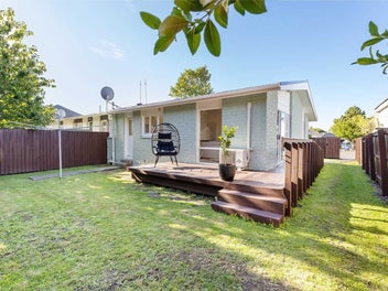 Fully Renovated, Private & Super Central – Move St