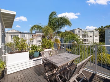 A Stylish Coastal Apartment in Orewa