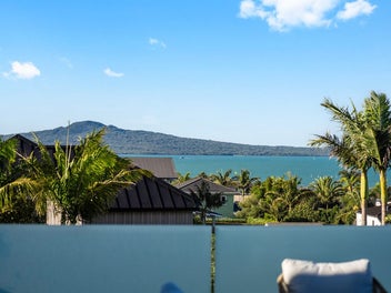 Harbour Views - Refined Coastal Living