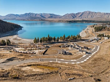 Absolute Lakefront Living: Station Bay Lake Tekapo