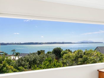 The Ultimate in Coastal Living at Algies Bay