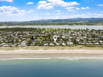 RARE CALM & PRIVATE - SECONDS TO THE SURF