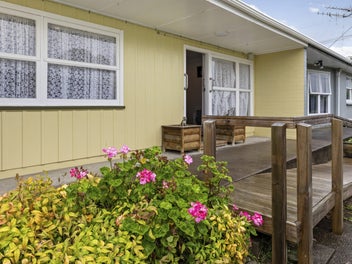 Cosy and Convenient Living in St Marys Ave