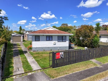 Move in Ready - Extra Garaging