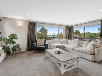 Spacious Family Living in Prime Unsworth Location