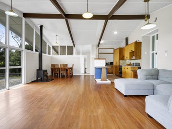 Relaxed Living on the Edge of Town...