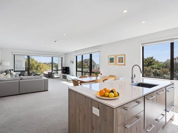 PENTHOUSE LUXURY APARTMENT LIVING