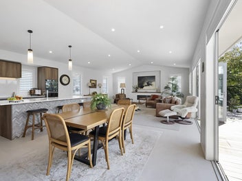 EXECUTIVE LIVING NEAR THE CBD