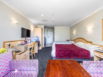 A Studio That Simply Works with Carpark