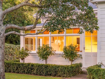 Enduring charm, family pool & clear intent to sell