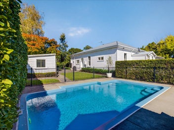 Enduring charm, family pool & clear intent to sell