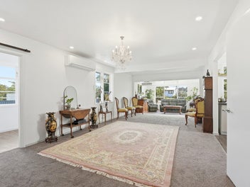 Exceptionally spacious - prime Gonville location