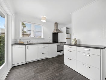 Easy Living - Walk to Town! BEO $469,500