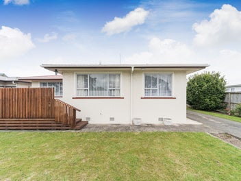 FAMILY HOME WITH MASSIVE WORKSHOP APPEAL