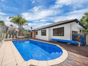 Pool, Sun, Family Fun!