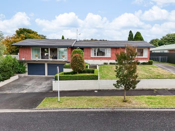 7-Car Garage Specialist