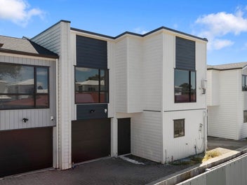 URGENT SALE – VENDOR ON DEADLINE, MUST BE SOLD...