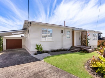 Must be Sold, Mid-Century Modern Kiwi Dream Home