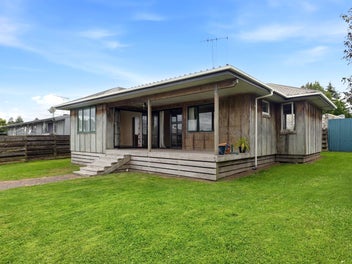 North Side, 4 Bedrooms, Double Garage