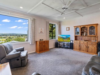 Views to Admire, Shed You’ll Desire