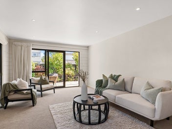 Refined Single-Level Living in a Top-Tier Address