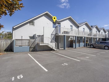 2 Bedrooms, 2 Car Parks, Outstanding Value