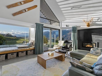 The Top Hut - Sustainable Living in Gibbston