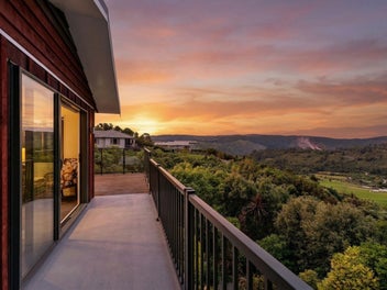 4 Bedrooms plus Home Office