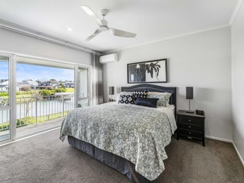 Architectural Executive Lakefront Living
