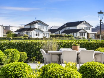 Architectural Executive Lakefront Living