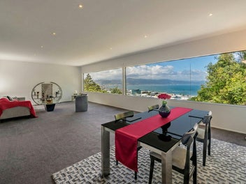 Elevated Living with Iconic Harbour Views