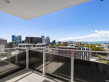 Stunning Seaview CBD living