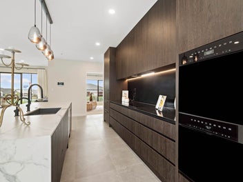 High-Spec Luxury Living with Granny Potential