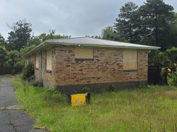 Image 1 of 18