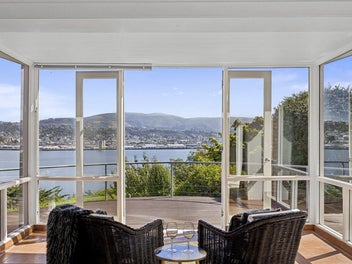 Vauxhall - Front-Row Harbour Living