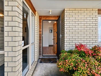 Great Location - And Move In Ready!!!