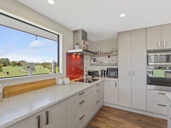 Post Earthquake! 3 bed! A Pool!