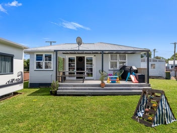 Snap It Up – Family Living with Bonus Cabin!