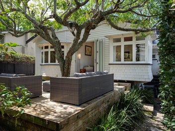 CHARACTER COMFORTS & IN ZONE!