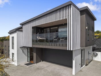 Modern Coastal Family Retreat