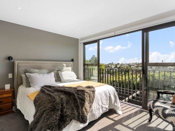 Contemporary Comfort, Coastal Convenience