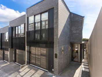 Contemporary Comfort, Coastal Convenience