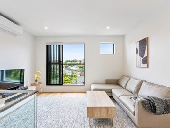 Stylish Design, Premier Position