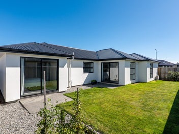 Relocating to Auckland – must be sold