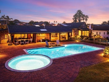 Prime Waterfront Sanctuary on 1800m² Land