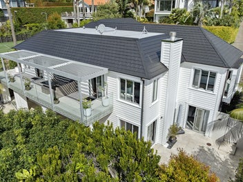 An Entertainer's Tropical Oasis