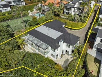 A North-Facing Sanctuary of Scale & Light